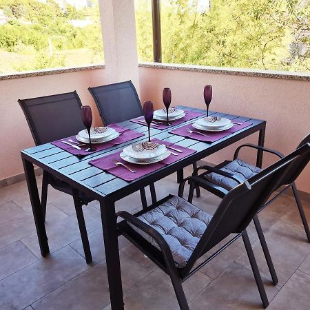 Apartment Tomas Near The Beach Pula Exterior photo