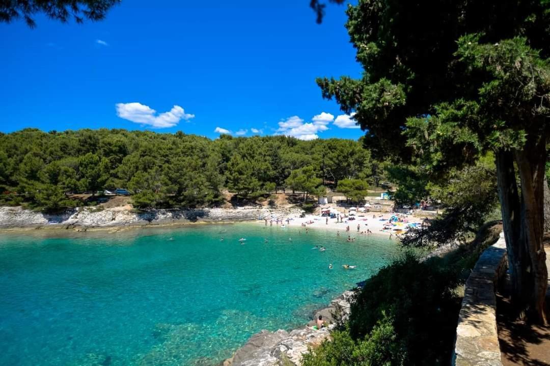 Apartment Tomas Near The Beach Pula Exterior photo